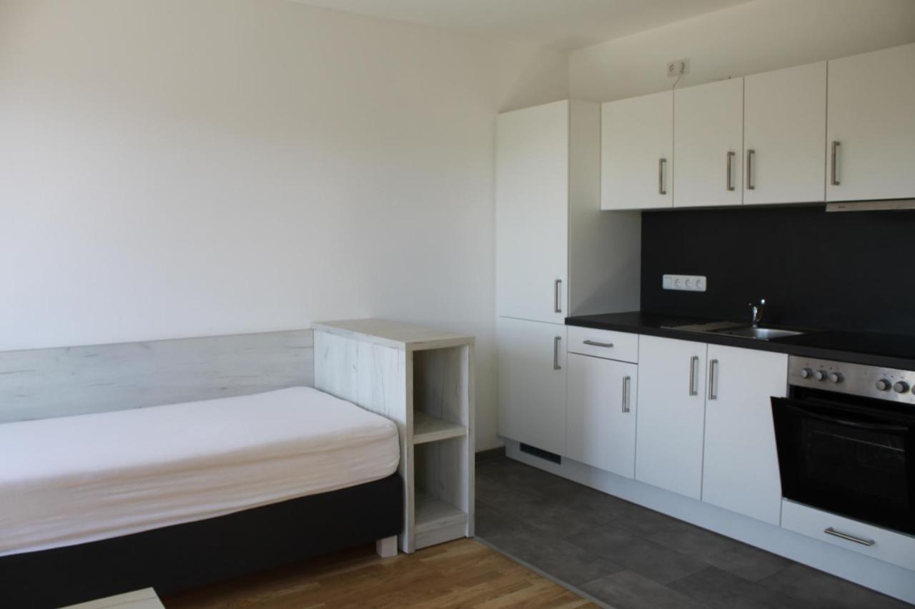 קלהיים 1 Zimmer Studioapartment Mit Bis Zu 2 Einzelbetten In Der Land Of Living מראה חיצוני תמונה